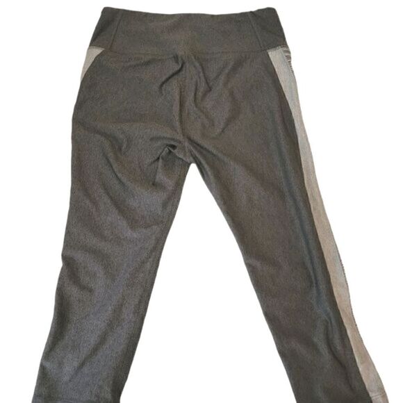 5/$25 Under Armour grey fitted HeatGear Capri leggings - Picture 3 of 4